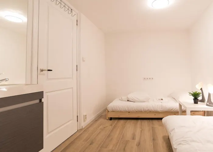 Апартаменты Canal House *